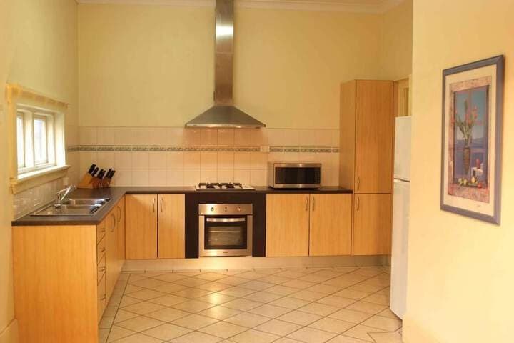 Glenelg Gateway Apartments photo 2