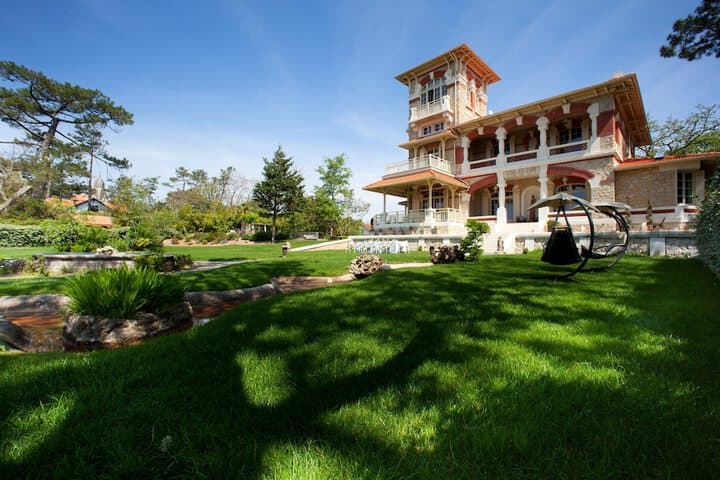 Lanton destination view