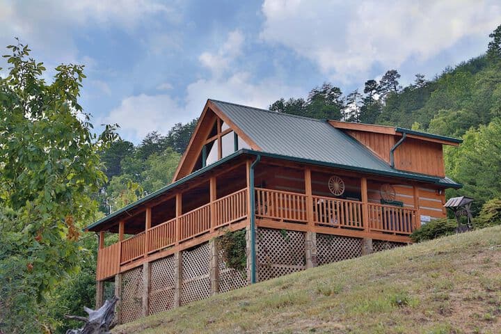 Bluff Mountain destination view