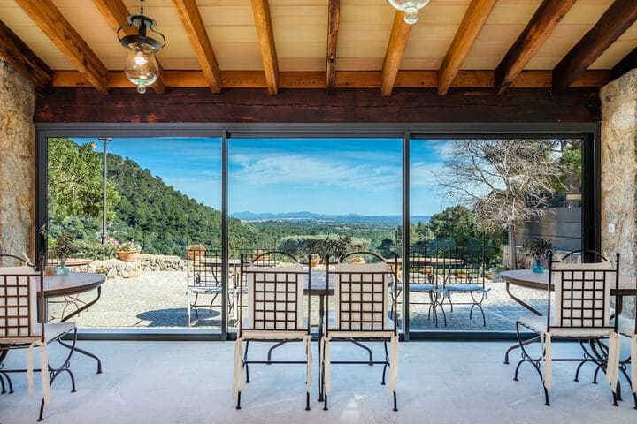 Moscari destination view