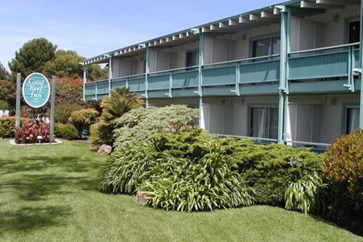 Coral Reef Inn & Suites photo 2