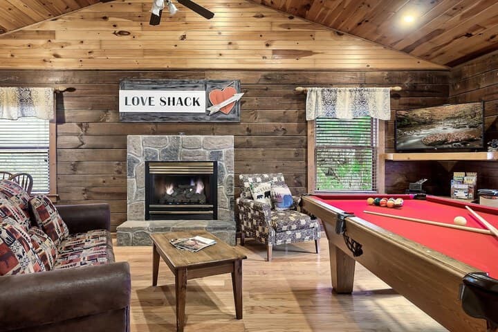 LOVE SHACK photo 5