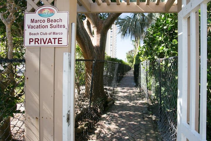 Marco Beach Vacation Suites photo 3