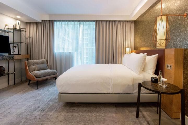 Lincoln Plaza London Curio Collection by Hilton photo 4