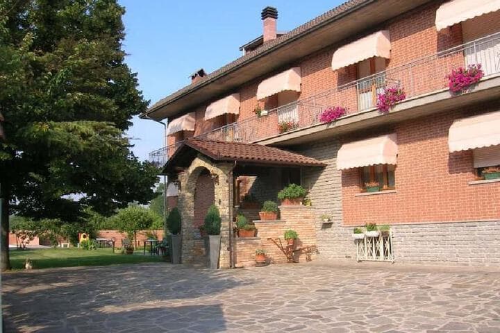 Castagnole delle Lanze destination view