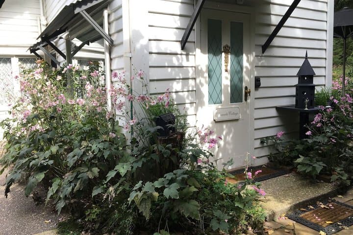 Clarendon Cottages photo 2