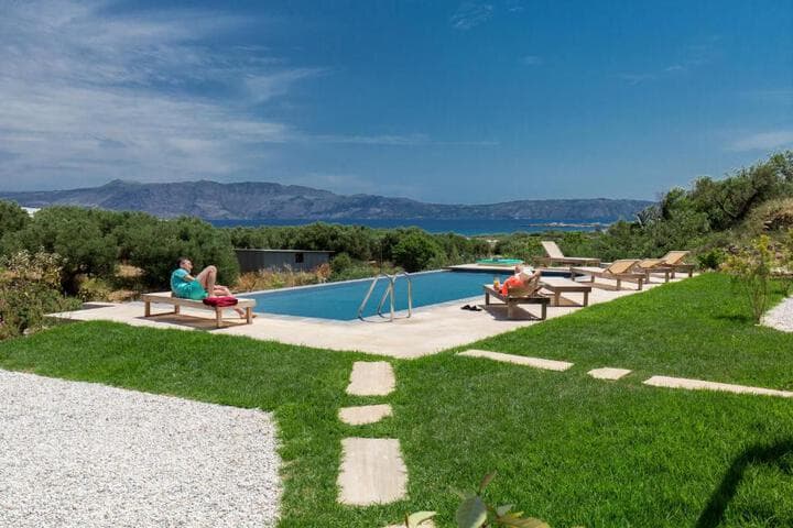 Agarathos Traditional Rooms with Pool photo 3