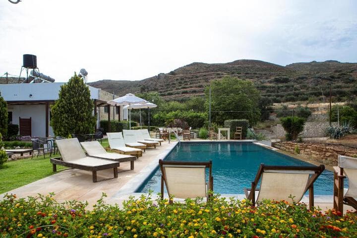 Agarathos Traditional Rooms with Pool photo 5