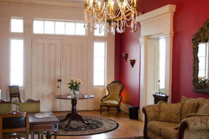 Bourbon Manor B&B photo 2