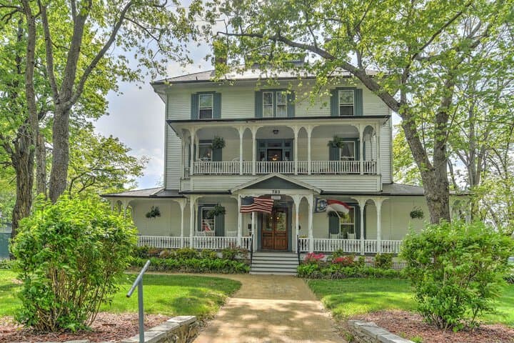 1898 Waverly Inn photo 2