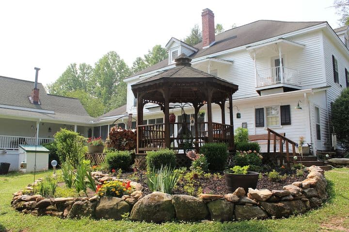 The Sautee Inn Bed & Breakfast photo 3