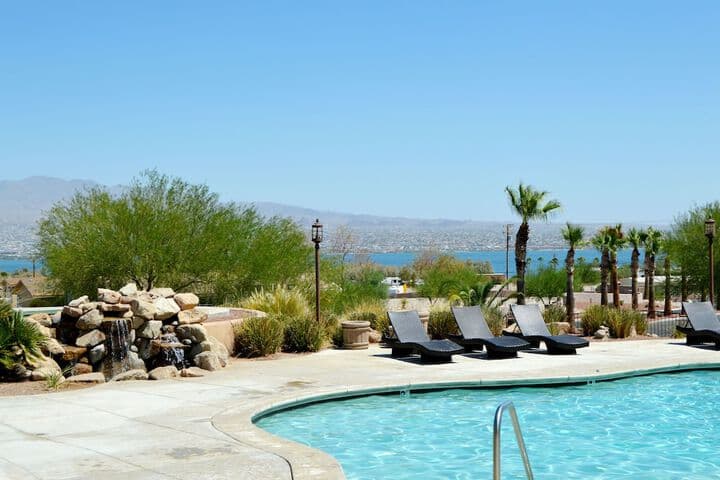 Gorgeous 3BD Havasu Home with Lake View photo 3