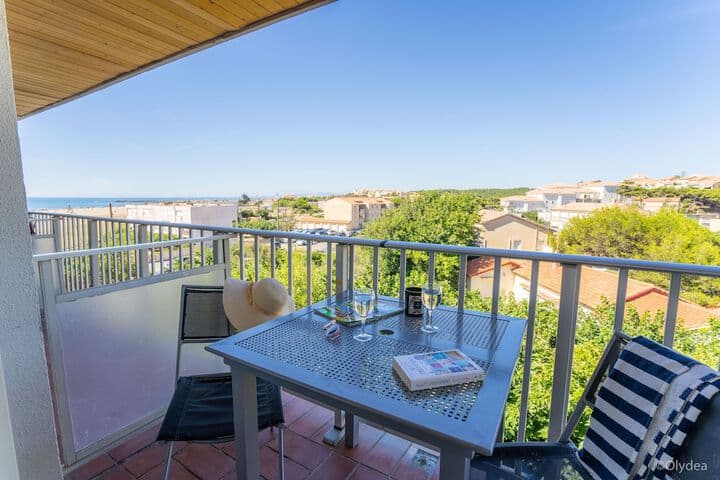 Saint-Pierre-la-Mer destination view