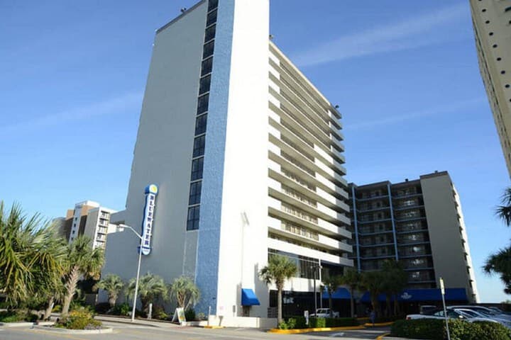 Bluewater Resort by Elliott Beach Rentals photo 2