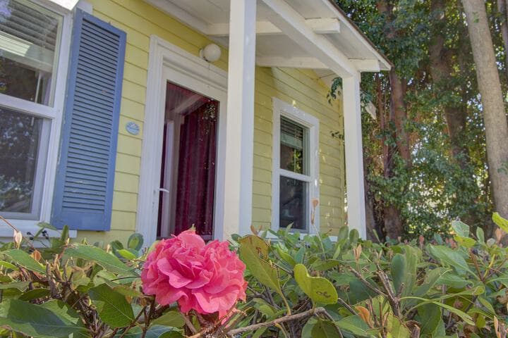 Secret Garden Inn&Cottages photo 5