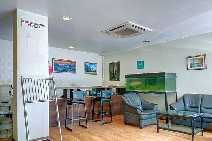 Capital O 333 Hotel Crystal Homes photo 5