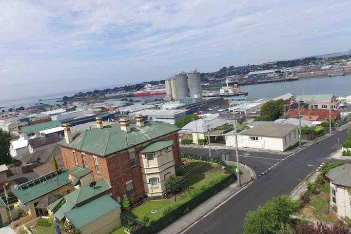 The Grand on Macfie photo 2