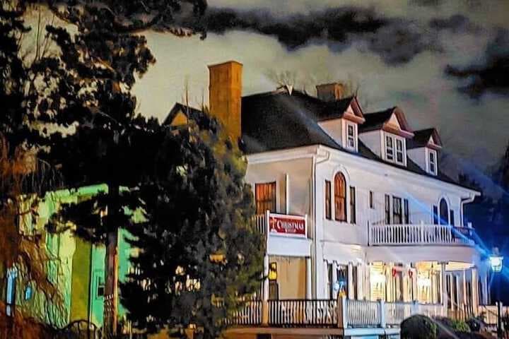 Mathis House a Victorian Bed & Breakfast&Tea Room at 600 Main photo 4
