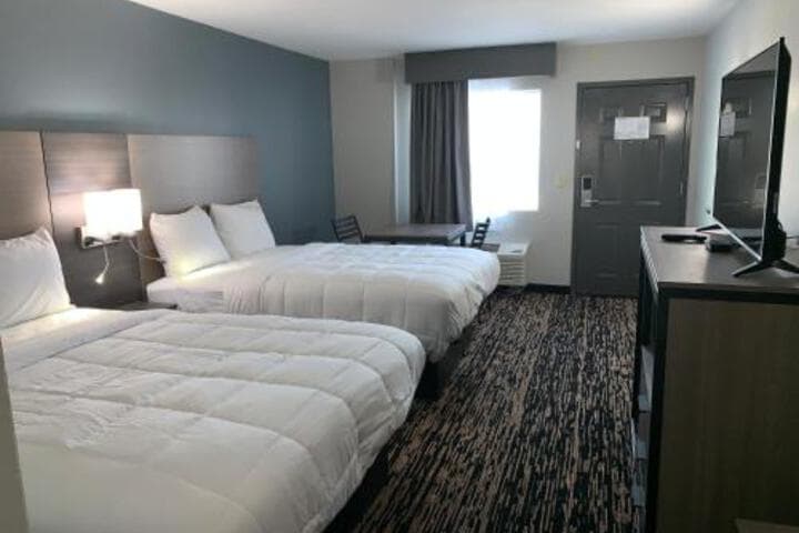 Super 8 by Wyndham Sulphur South photo 1