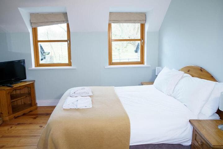 Dingle Courtyard Cottages 2 Bed (Sleeps 4) photo 1