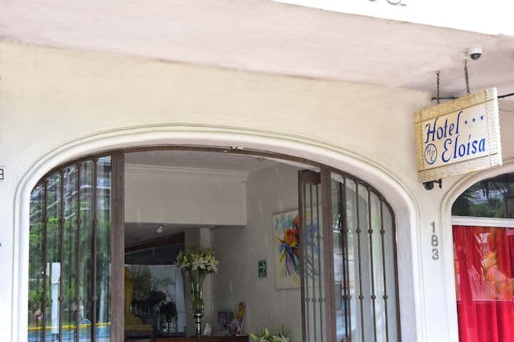 Hotel Eloisa Near Playa de los Muertos photo 4