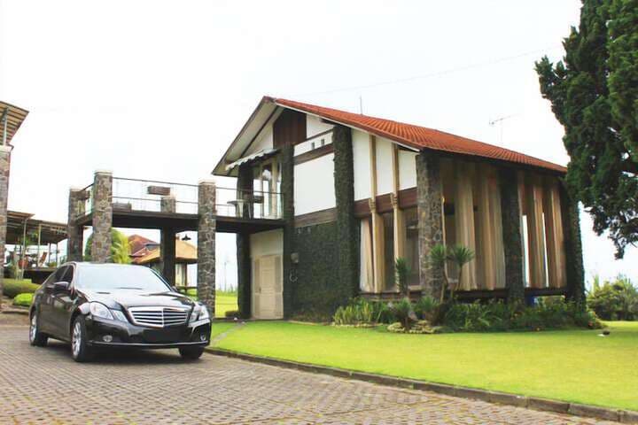 De Villa Istana Bunga by HouseinBandung photo 3