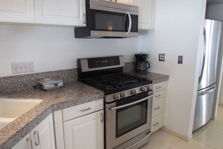 3 Bedroom House on the Beach photo 4
