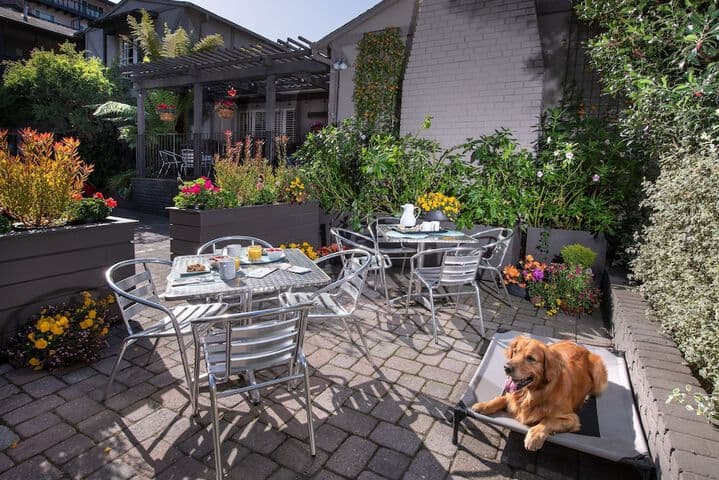 Carmel Country Inn photo 2