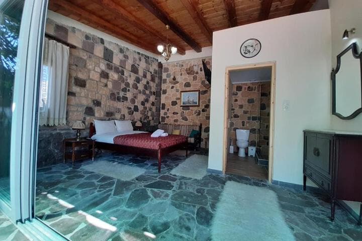 Ela Mesa photo 3