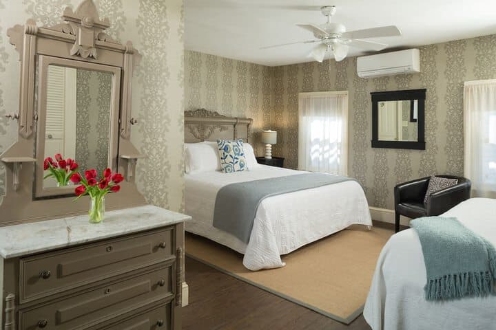 Carroll Villa Hotel photo 2