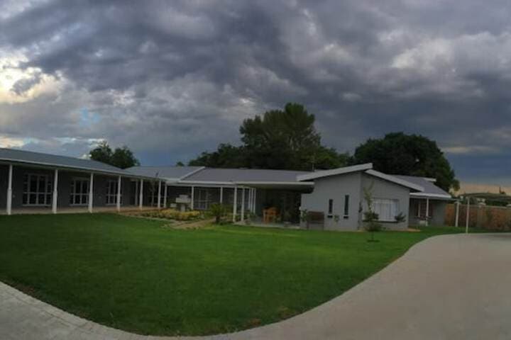 Graceland Guest House photo 4