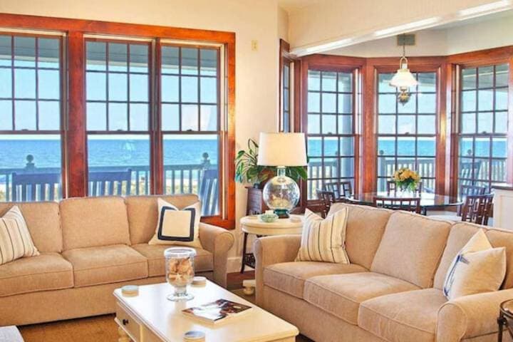 Elizabeth Pointe Lodge photo 2