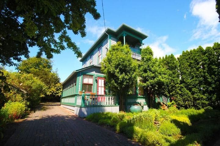 Spinnakers Brewpub & Guesthouses photo 4