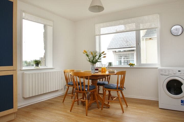 Brook House photo 2