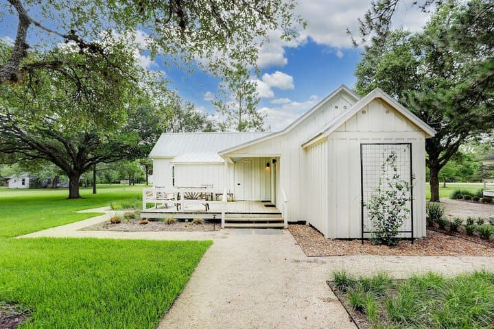 Farmstead Round Top photo 4