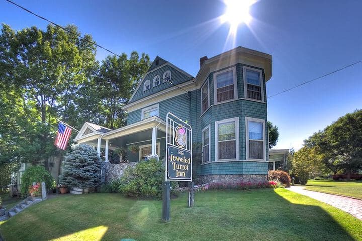 The Jeweled Turret Inn photo 3