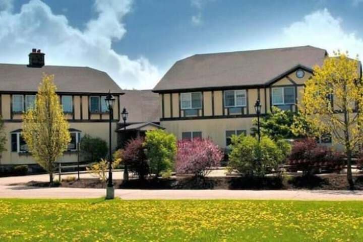 Camelot Restaurant & Inn photo 3