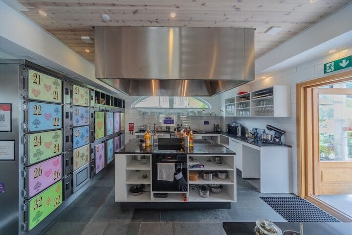 GRAND your home with common kitchens with self check in photo 4