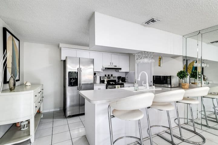 2 Bed2 Bath House with Backyard Jacuzzi photo 5
