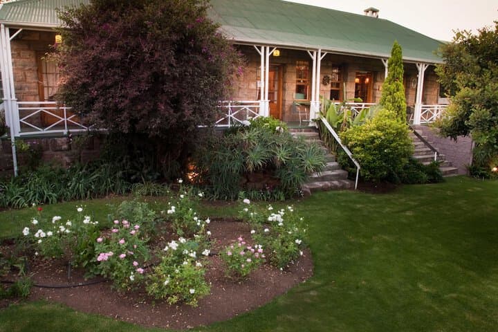Shamrock Arms Guest Lodge photo 2