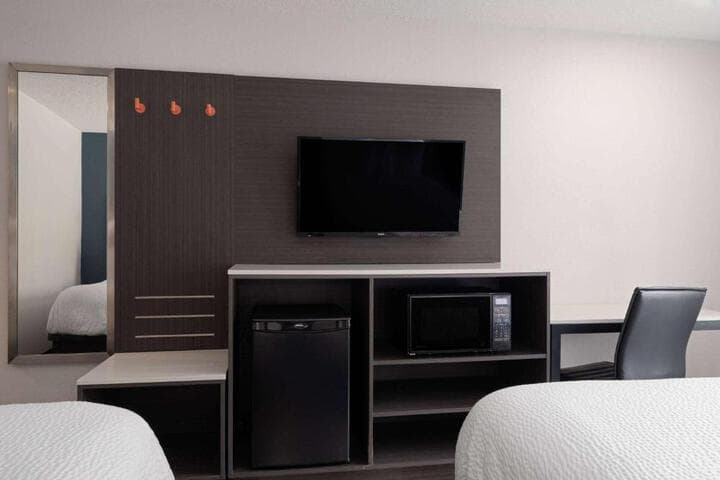 Baymont by Wyndham Indianapolis East photo 2
