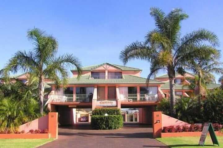 Tuscany Apartments photo 2