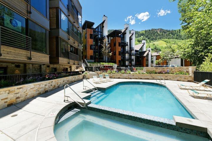 Durant Condominiums by Frias photo 5
