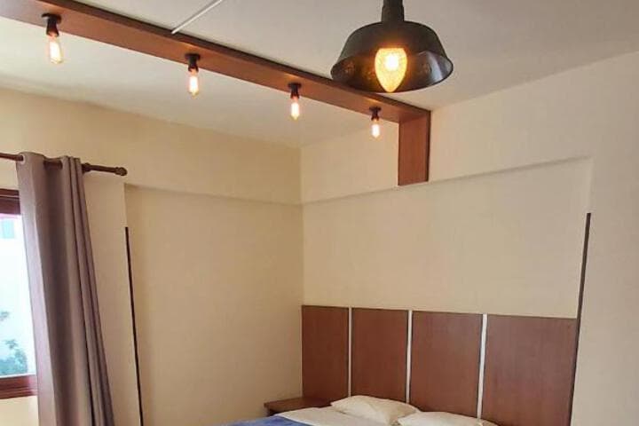 Lakis Court photo 4