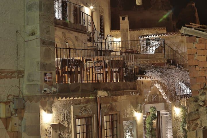 Explorer Cave Hotel photo 2