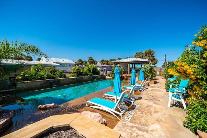 Little Bay Club photo 3