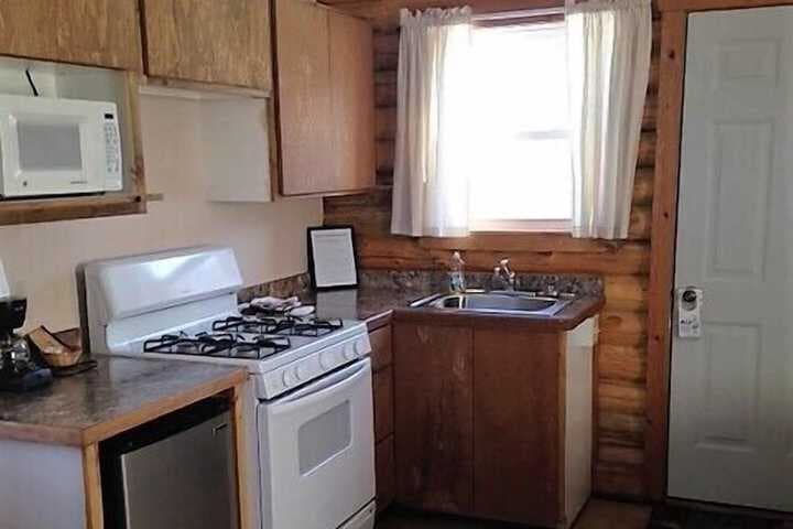 Tenderfoot Cabins & Motel photo 4