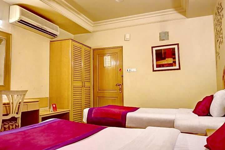 Capital O 333 Hotel Crystal Homes photo 3