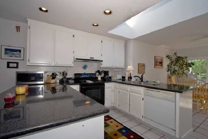 2136 Venice Dr. photo 3
