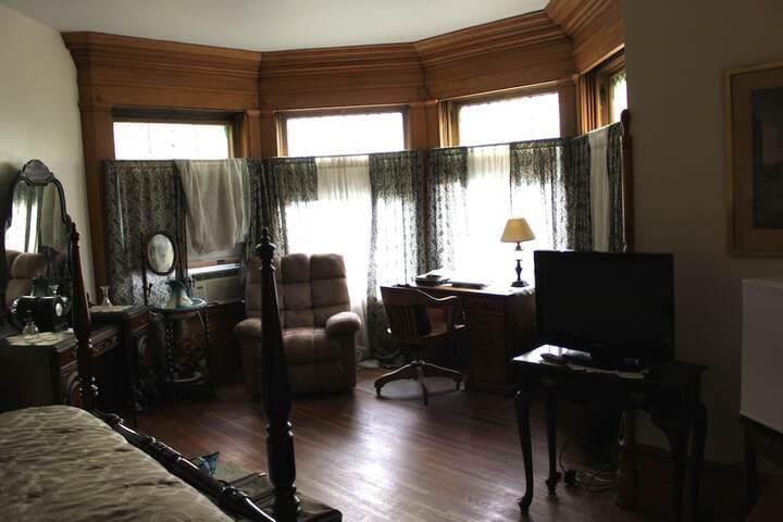 Victorian Charm Inn photo 5
